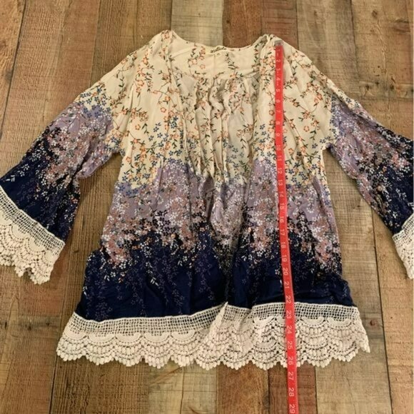 Listicle womens open front floral lightweight top with lace embroidery detail -M - Picture 3 of 10